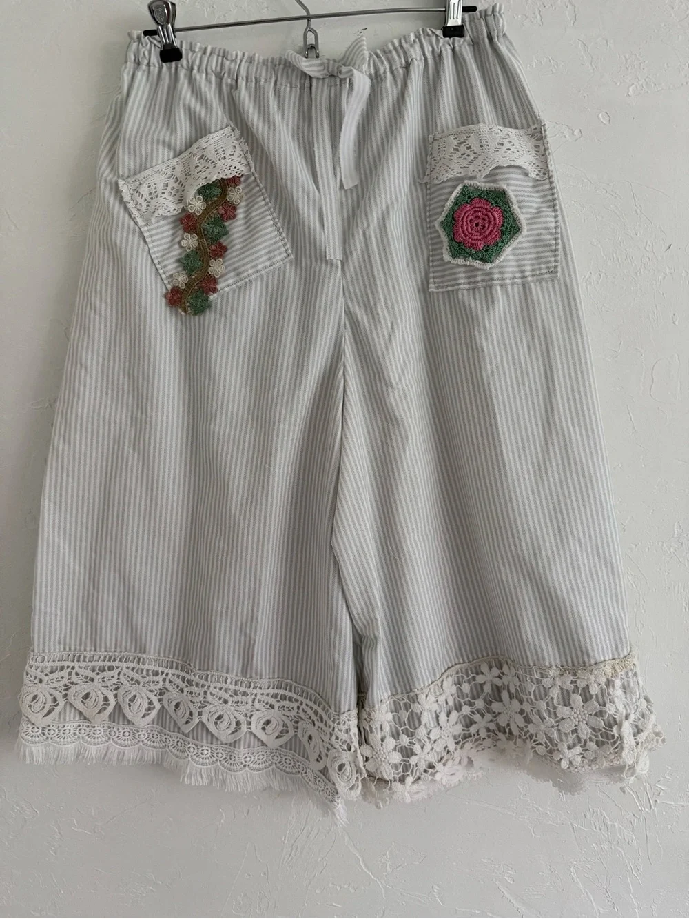 Upcycled Boho Cottagecore Striped Lace Trim Wide Leg Crop Pants Size S to Large - Picture 4 of 12